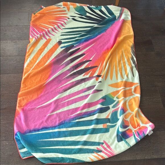 Colorful Tropical Beach Towel - fab fit fun - Picture 1 of 2